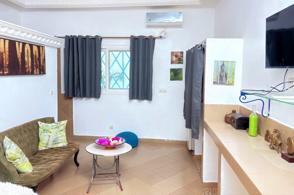 Villa R+1 avec Piscine à Vendre à Nguérigne Sérère