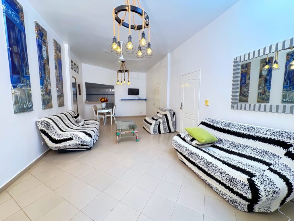 Villa R+1 avec Piscine à Vendre à Nguérigne Sérère