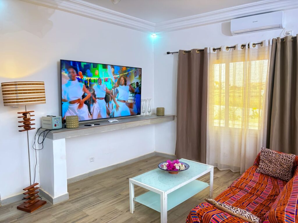 Villa R+1 avec Piscine à Vendre à Nguérigne Sérère