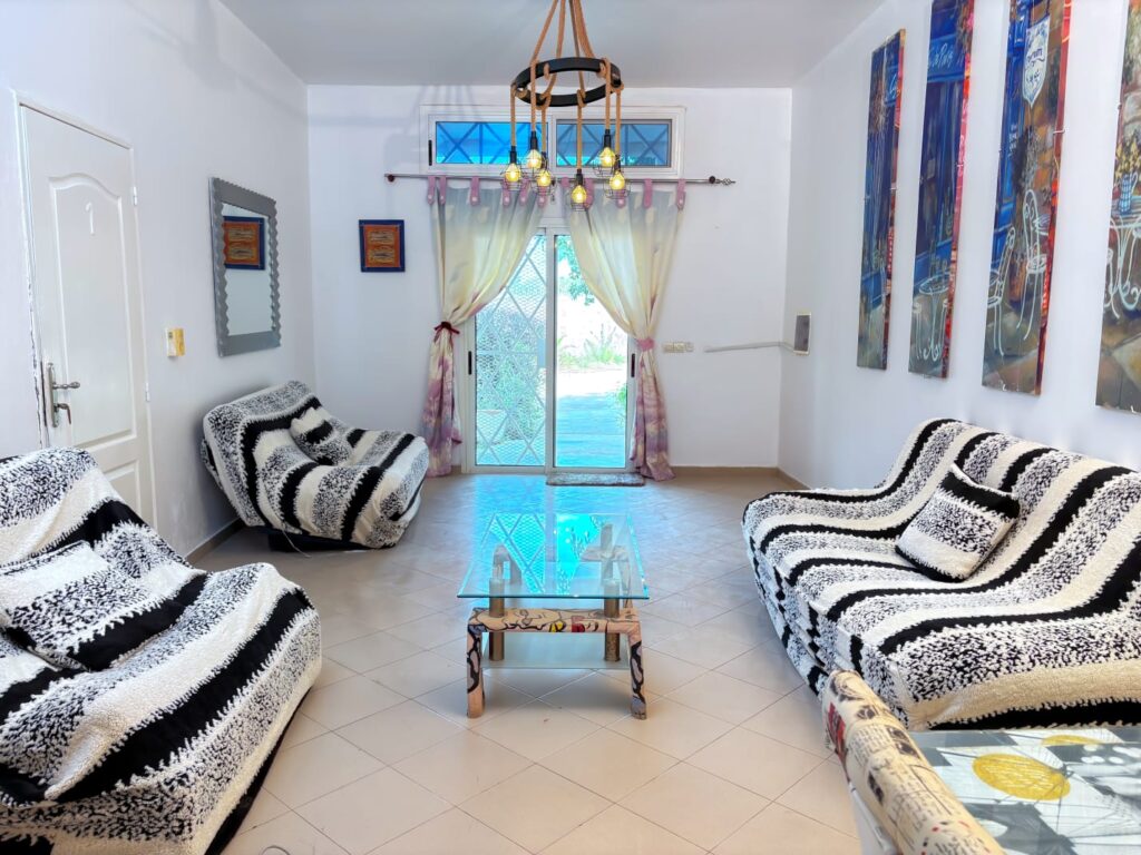Villa R+1 avec Piscine à Vendre à Nguérigne Sérère