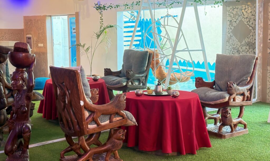 Villa R+1 avec Piscine à Vendre à Nguérigne Sérère