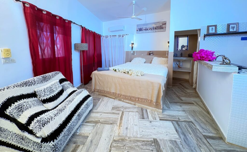 Villa R+1 avec Piscine à Vendre à Nguérigne Sérère