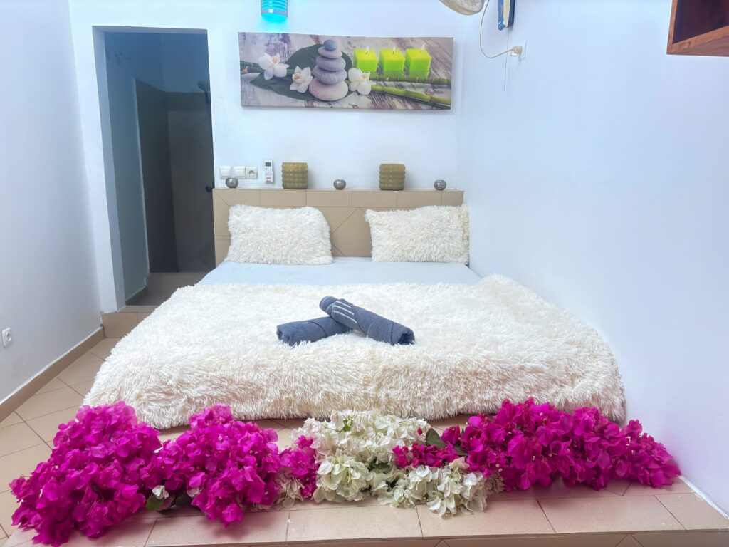 Villa R+1 avec Piscine à Vendre à Nguérigne Sérère