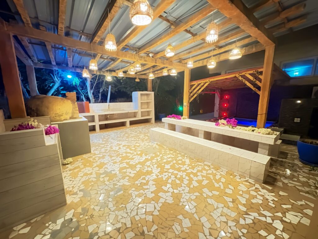 Villa R+1 avec Piscine à Vendre à Nguérigne Sérère